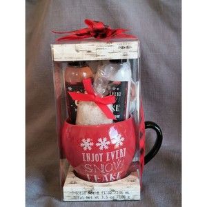 The 5 & Twine Enjoy Every Snowflake Holiday Bath Set Red Black Peppermint 2492